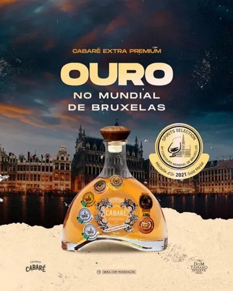 Cachaça Cabaré Premium+ Veludo Laço E 2 Copos Personalizados